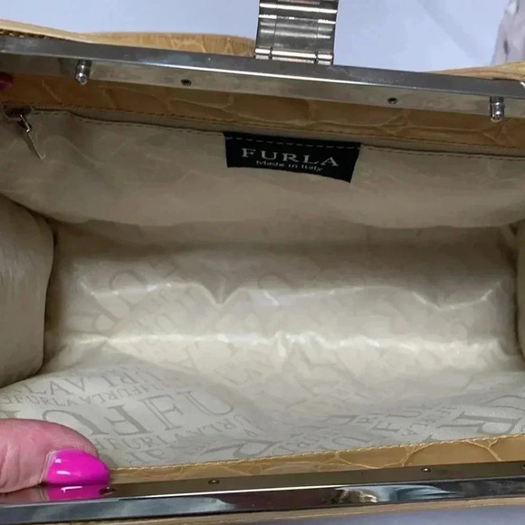 FURLA Women’s Purse,Vintage.couple of tiny call outs see pictures. Great bag❣️ - Picture 7 of 10